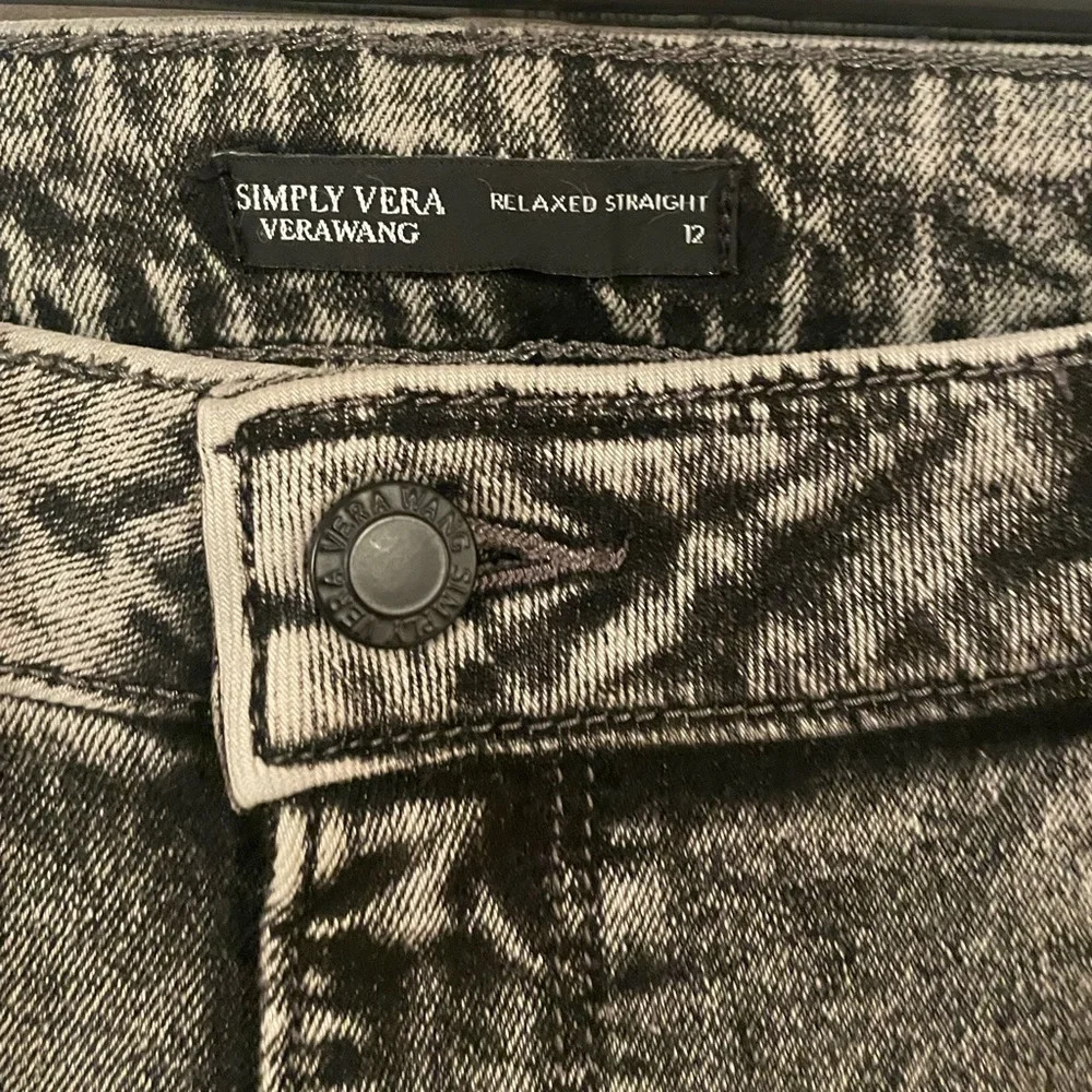 Simply Vera Vera Wang Relaxed Straight Black Acid Wash Denim size 12 - Picture 4 of 4